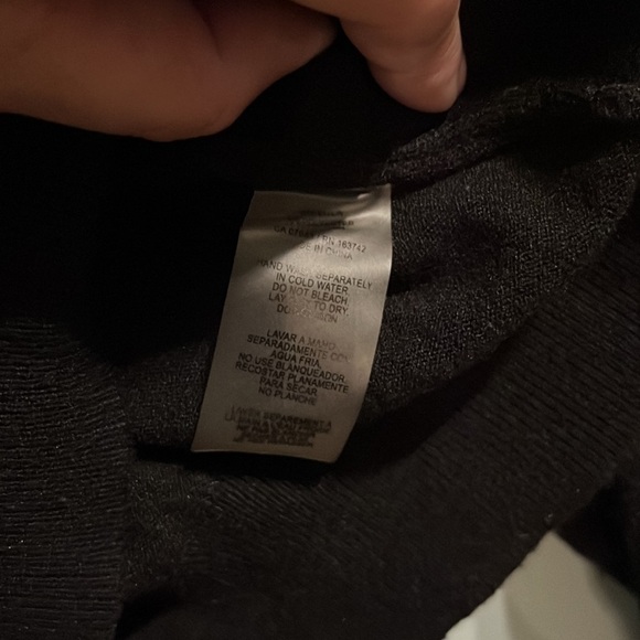 Women’s Light Weight Sweater, fitted, black long sleeve- medium - Picture 5 of 7